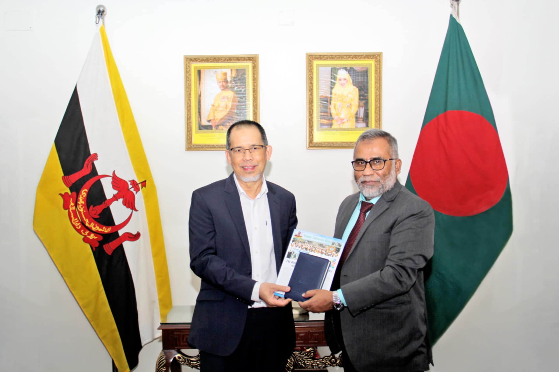 fe73e946-c657-4348-ab7b-f799c2ae1a3831954